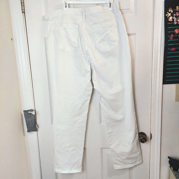 Gloria Vanderbilt Women's Classic Tapered Amanda Jeans - Picture 6 of 9